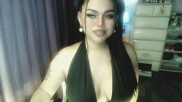 Snapshot of cherry_RED5 chatting on 01.27.25 cherry RED5 online show from 01.27.25