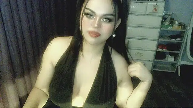 Snapshot of cherry_RED5 chatting on 01.28.25 cherry RED5 online show from 01.28.25