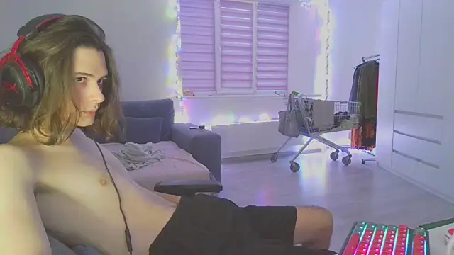 CandyChell online show from 12.18.24