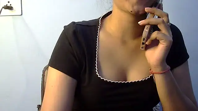 Snapshot of lovelydesi21 chatting on 11.15.25 lovelydesi21 online show from 11.15.25