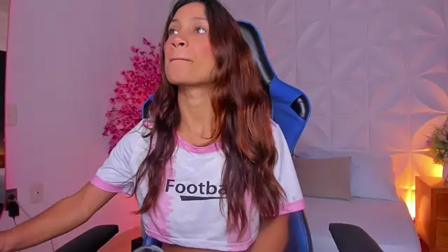 Snapshot of cora_22 chatting on 01.10.26 cora 22 online show from 01.10.26