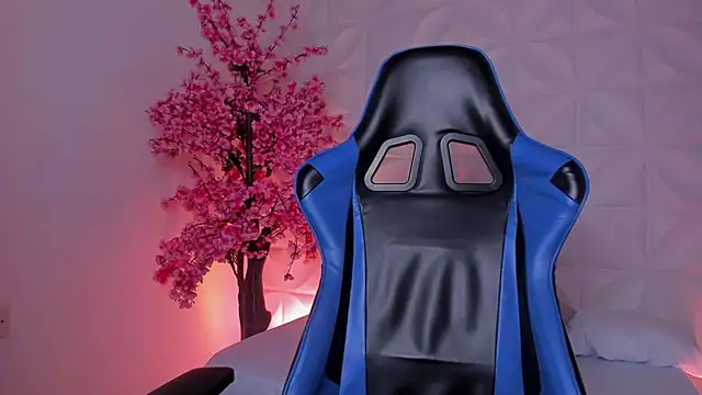 Snapshot of cora_22 chatting on 02.13.26 cora 22 online show from 02.13.26