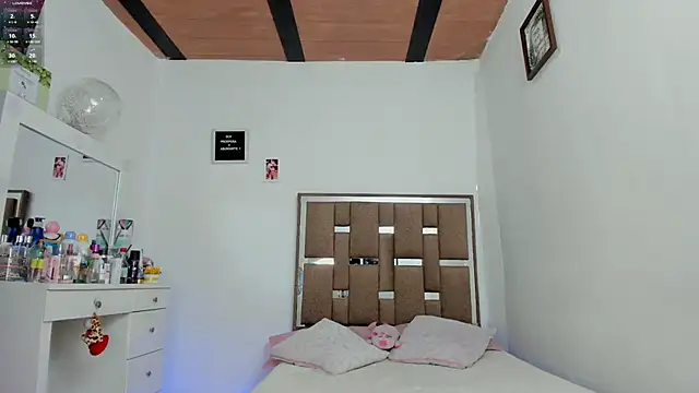 Snapshot of kendall-ewers chatting on 10.29.25 kendall-ewers online show from 10.29.25