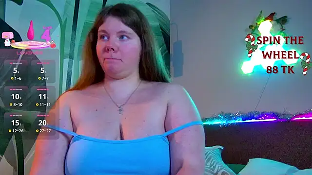 Snapshot of RubyValen chatting on 12.22.25 RubyValen online show from 12.22.25