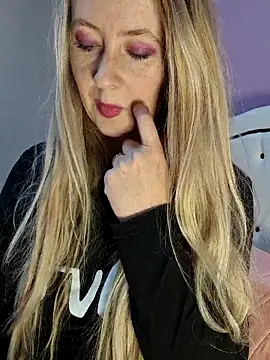 VictoriaMiami online show from 11.10.25