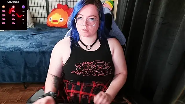 Snapshot of KiraSpitQueen chatting on 01.10.25 KiraSpitQueen online show from 01.10.25