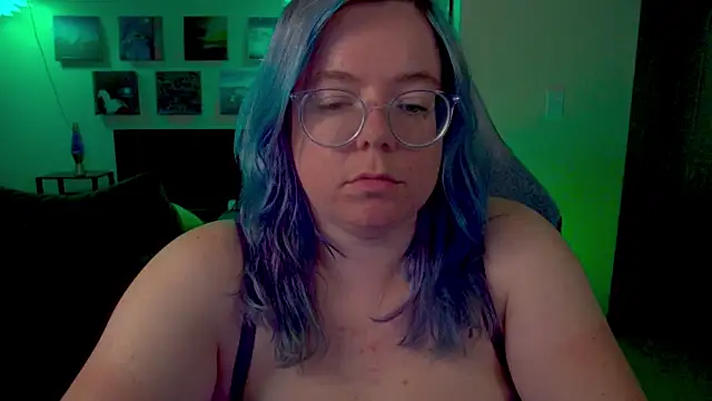 Snapshot of KiraSpitQueen chatting on 07.01.26 KiraSpitQueen online show from 07.01.26
