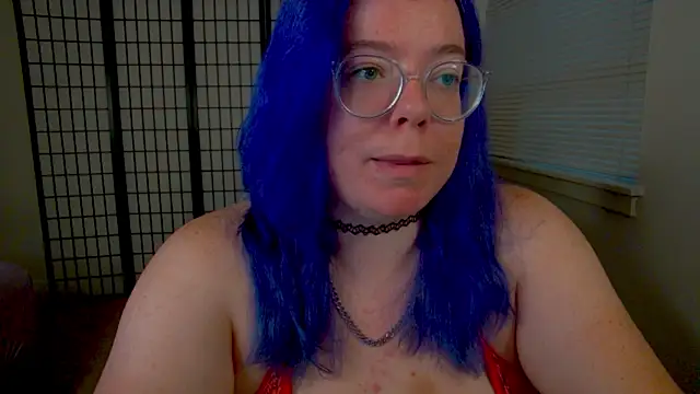 Snapshot of KiraSpitQueen chatting on 08.05.26 KiraSpitQueen online show from 08.05.26