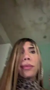 Snapshot of caroline_cossei chatting on 03.10.25 caroline cossei online show from 03.10.25