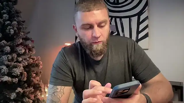 Snapshot of Bear_bear_ chatting on 12.29.24 Bear bear online show from 12.29.24