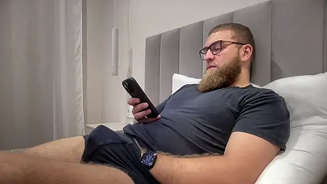 Bear bear  online show from 10.25.25