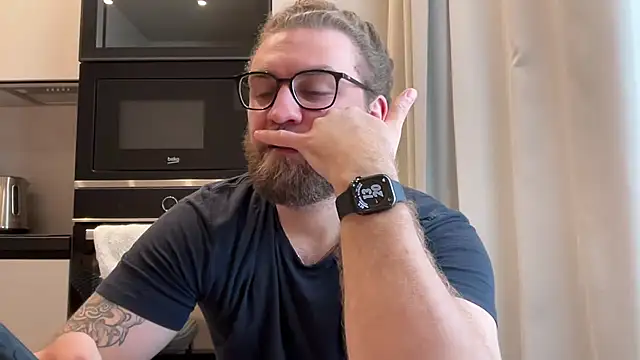 Bear bear  online show from 04.10.26