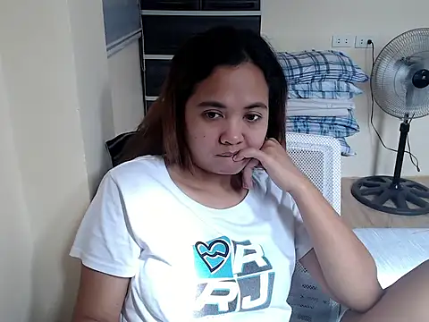 xTheLastVIRGINx online show from 02.15.26