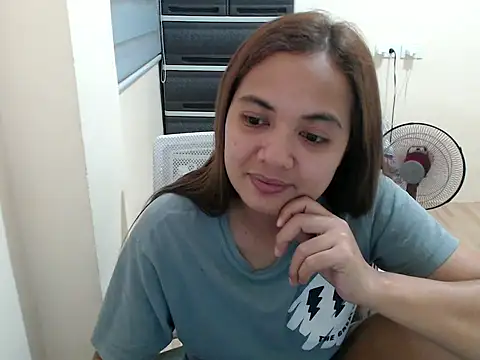 Snapshot of xTheLastVIRGINx chatting on 04.28.26 xTheLastVIRGINx online show from 04.28.26
