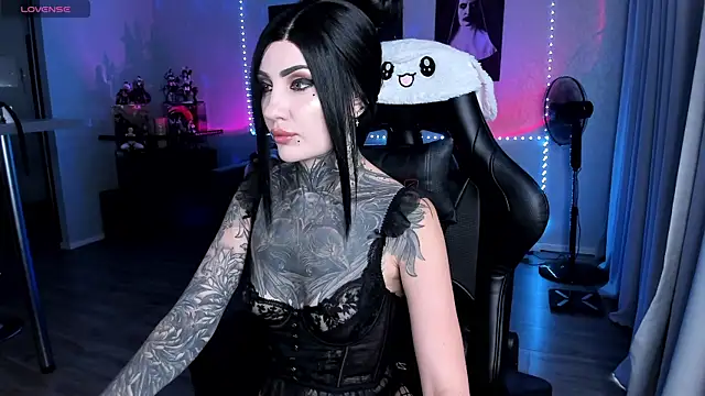 Snapshot of RachelQueen_ chatting on 07.17.26 RachelQueen online show from 07.17.26