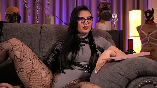 Snapshot of kelly_kent chatting on 12.20.24 kelly kent online show from 12.20.24