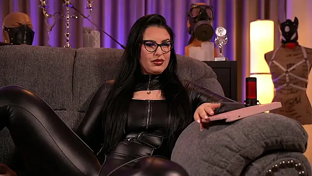 Snapshot of kelly_kent chatting on 12.27.24 kelly kent online show from 12.27.24