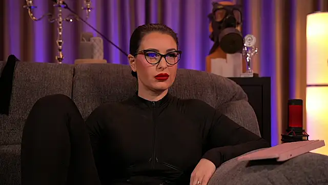 Snapshot of kelly_kent chatting on 02.03.25 kelly kent online show from 02.03.25