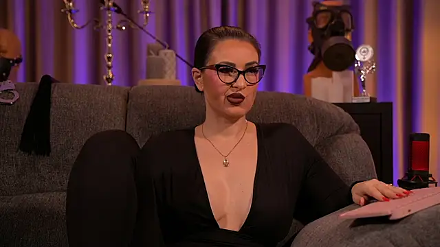 Snapshot of kelly_kent chatting on 02.08.25 kelly kent online show from 02.08.25