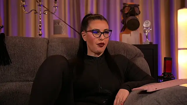 Snapshot of kelly_kent chatting on 02.13.25 kelly kent online show from 02.13.25