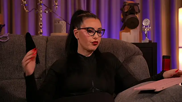 Snapshot of kelly_kent chatting on 02.16.25 kelly kent online show from 02.16.25