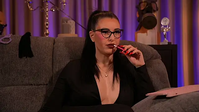 Snapshot of kelly_kent chatting on 02.17.25 kelly kent online show from 02.17.25