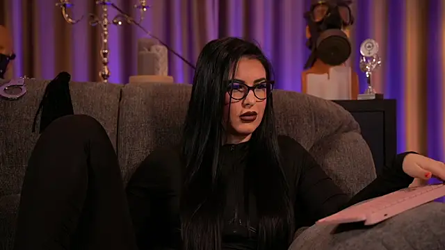 Snapshot of kelly_kent chatting on 02.20.25 kelly kent online show from 02.20.25