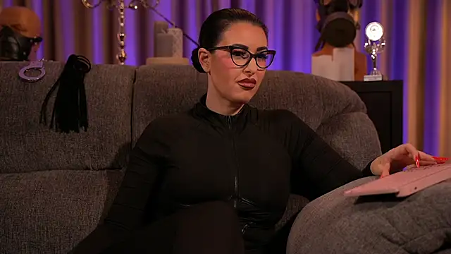 Snapshot of kelly_kent chatting on 03.03.25 kelly kent online show from 03.03.25