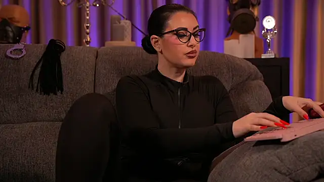 Snapshot of kelly_kent chatting on 03.03.25 kelly kent online show from 03.03.25