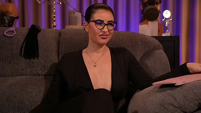 Snapshot of kelly_kent chatting on 03.04.25 kelly kent online show from 03.04.25