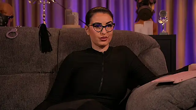 Snapshot of kelly_kent chatting on 03.07.25 kelly kent online show from 03.07.25