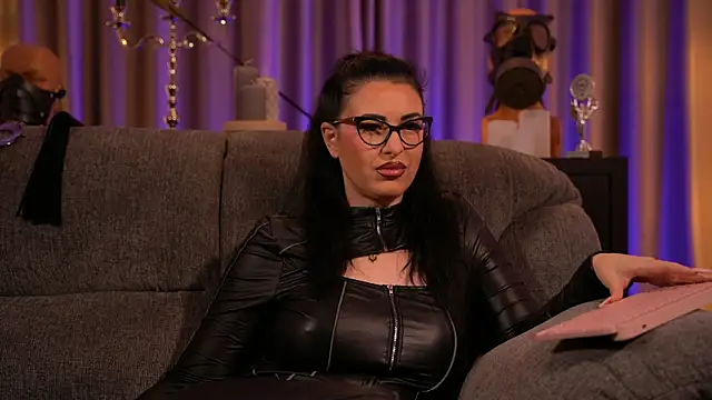 Snapshot of kelly_kent chatting on 03.12.25 kelly kent online show from 03.12.25