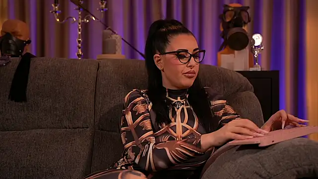 Snapshot of kelly_kent chatting on 03.18.25 kelly kent online show from 03.18.25