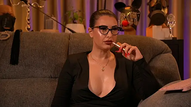 Snapshot of kelly_kent chatting on 11.15.25 kelly kent online show from 11.15.25