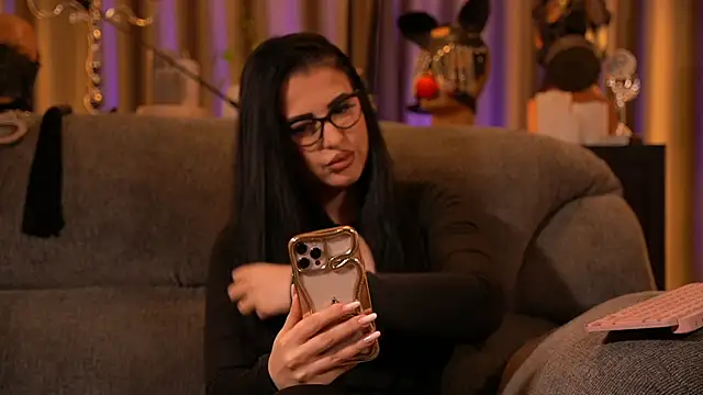 Snapshot of kelly_kent chatting on 11.20.25 kelly kent online show from 11.20.25