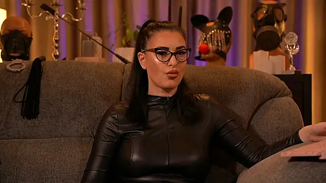 Snapshot of kelly_kent chatting on 11.21.25 kelly kent online show from 11.21.25