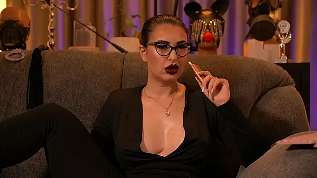 Snapshot of kelly_kent chatting on 11.27.25 kelly kent online show from 11.27.25