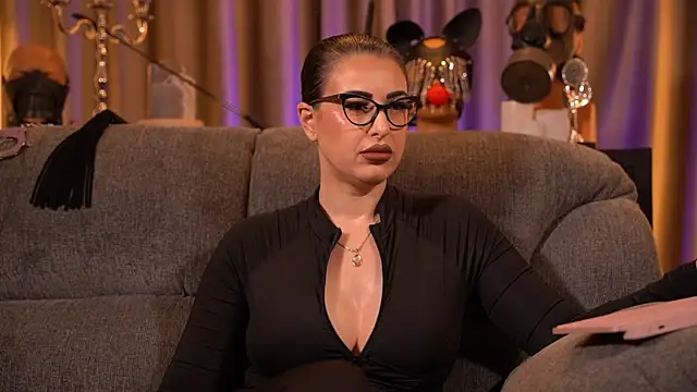 Snapshot of kelly_kent chatting on 12.18.25 kelly kent online show from 12.18.25