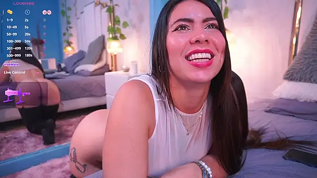 Snapshot of lara_giraldo chatting on 01.12.25 lara giraldo online show from 01.12.25