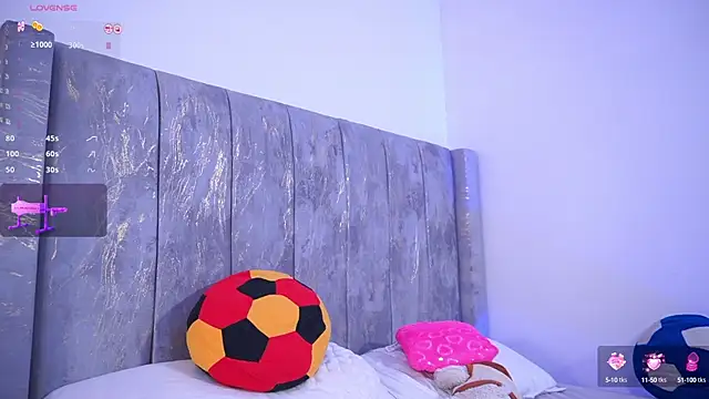 Snapshot of lara_giraldo chatting on 03.19.25 lara giraldo online show from 03.19.25