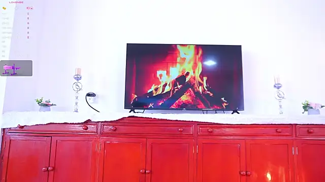 Snapshot of lara_giraldo chatting on 09.28.25 lara giraldo online show from 09.28.25