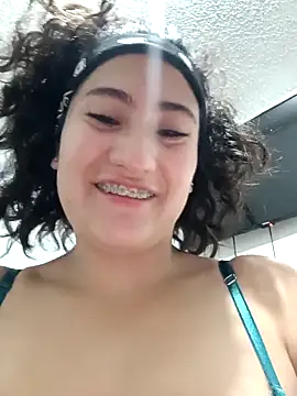 Snapshot of francesca_baker1007 chatting on 02.14.25 francesca baker1007 online show from 02.14.25