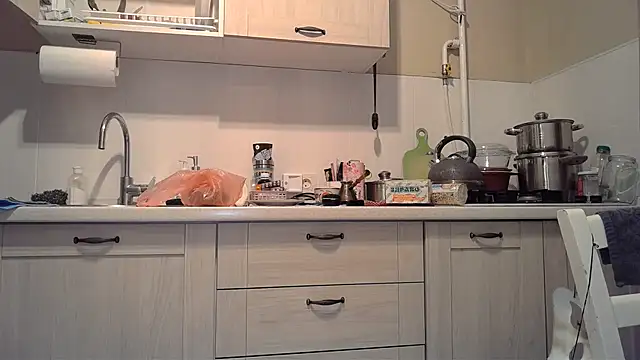 Snapshot of LediLedaxx chatting on 12.16.24 LediLedaxx online show from 12.16.24