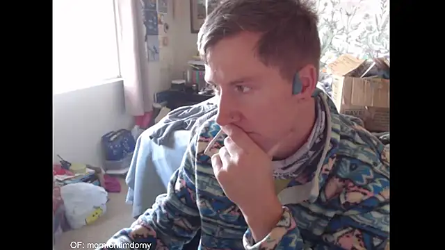 Snapshot of MormonPineapples chatting on 11.18.25 MormonPineapples online show from 11.18.25