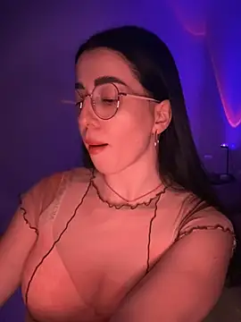 Snapshot of Emylia chatting on 02.16.25 Emylia online show from 02.16.25