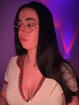 Snapshot of Emylia chatting on 02.19.25 Emylia online show from 02.19.25