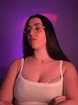 Snapshot of Emylia chatting on 02.26.25 Emylia online show from 02.26.25