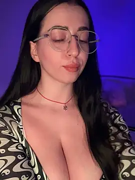 Snapshot of Emylia chatting on 11.09.25 Emylia online show from 11.09.25