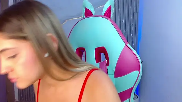 Snapshot of sofia_henaok chatting on 03.18.25 sofia henaok online show from 03.18.25