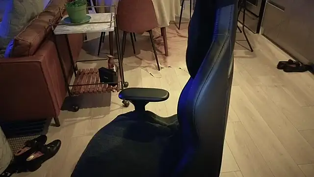 HungandThickLatin online show from 10.26.25